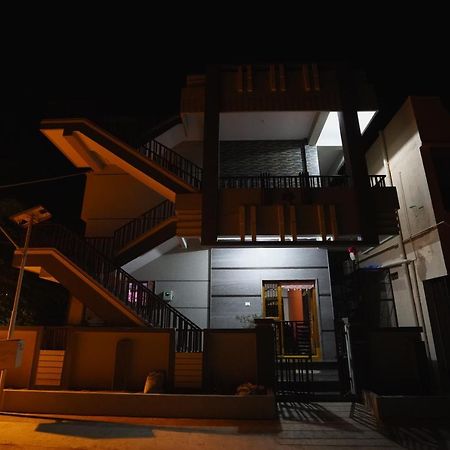 Akash Homestay Хампи Экстерьер фото