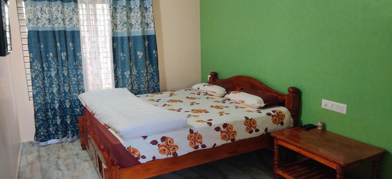 Akash Homestay Хампи Экстерьер фото