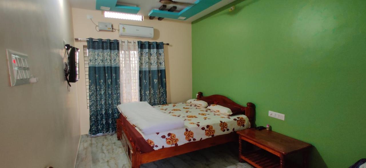 Akash Homestay Хампи Экстерьер фото