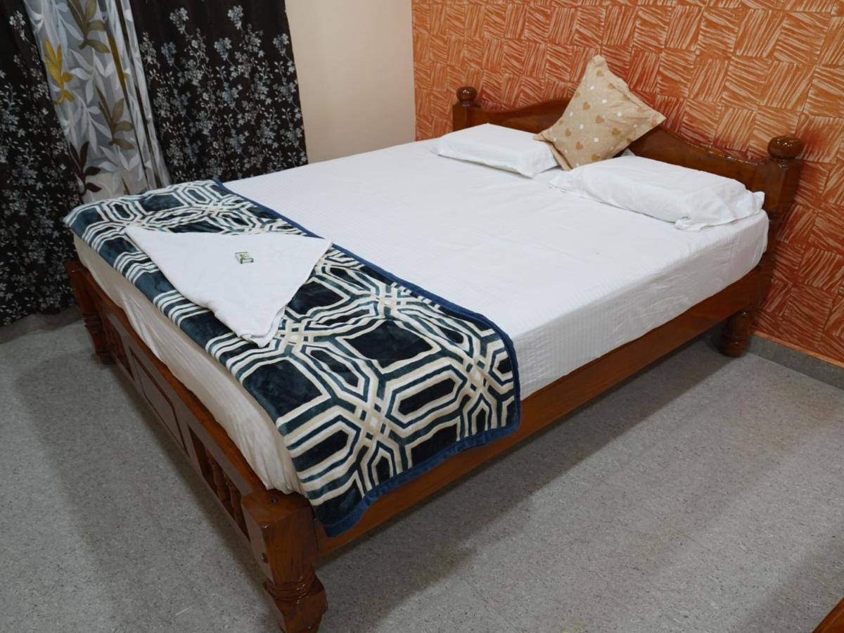 Akash Homestay Хампи Экстерьер фото