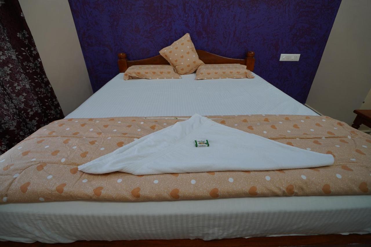 Akash Homestay Хампи Экстерьер фото