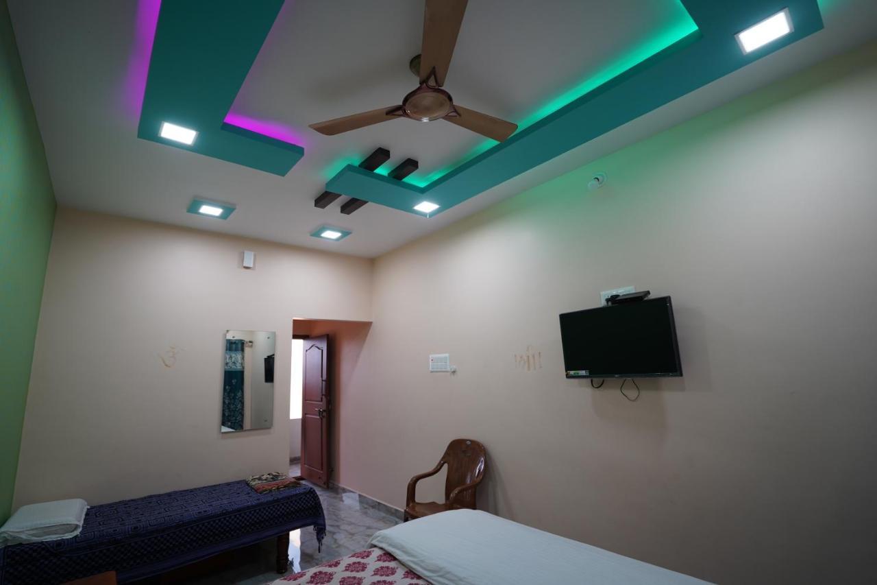 Akash Homestay Хампи Экстерьер фото