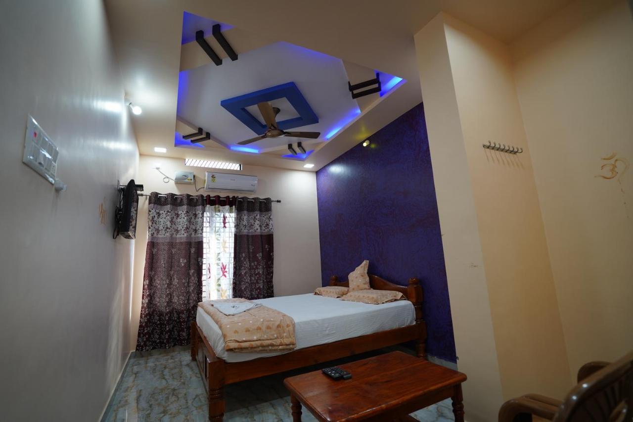 Akash Homestay Хампи Экстерьер фото