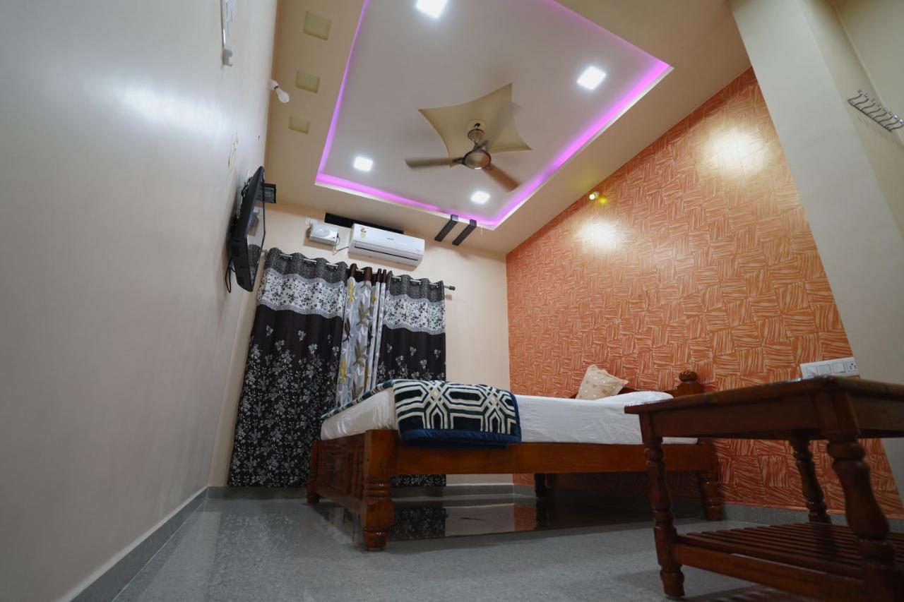 Akash Homestay Хампи Экстерьер фото