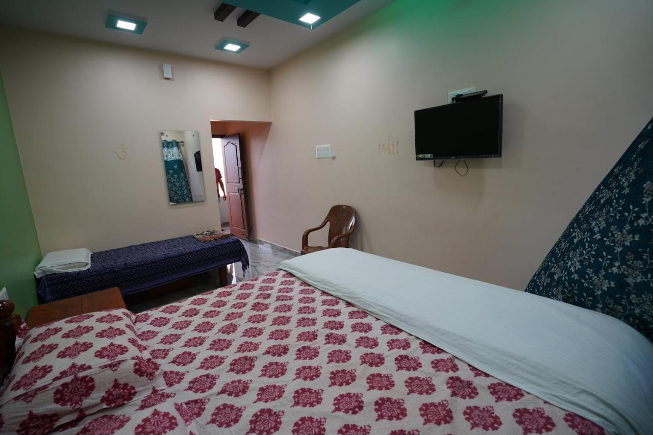 Akash Homestay Хампи Экстерьер фото
