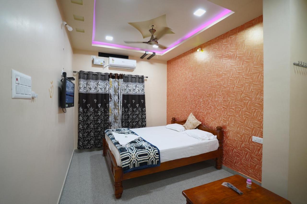 Akash Homestay Хампи Экстерьер фото