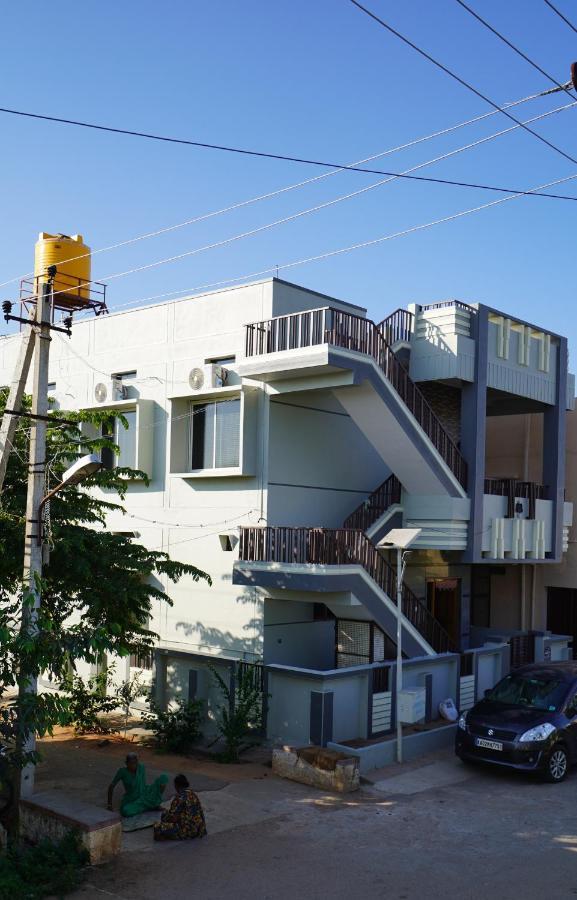 Akash Homestay Хампи Экстерьер фото