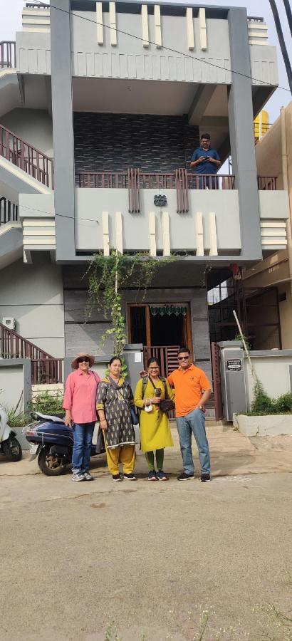 Akash Homestay Хампи Экстерьер фото